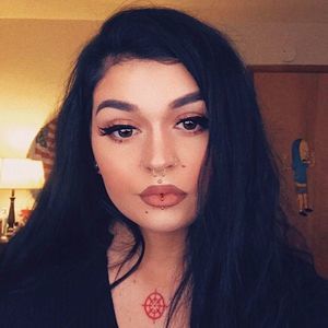 Meet your Posher, Skylar